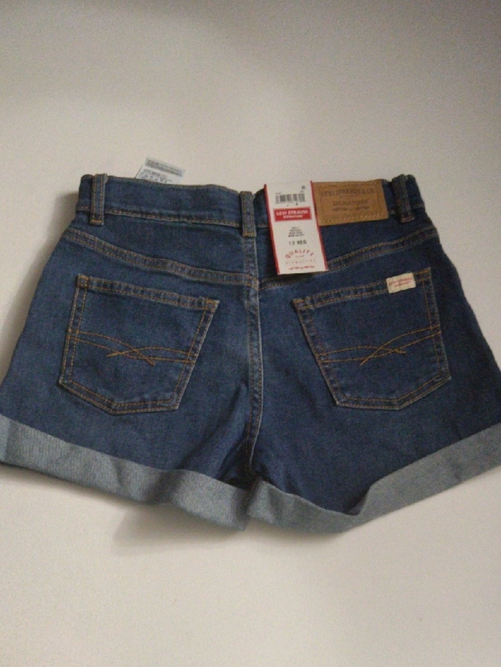 Levi's Strauss Signature Girls Blue Embroidered Cuffed Denim Shorts 12 Reg - Picture 4 of 4